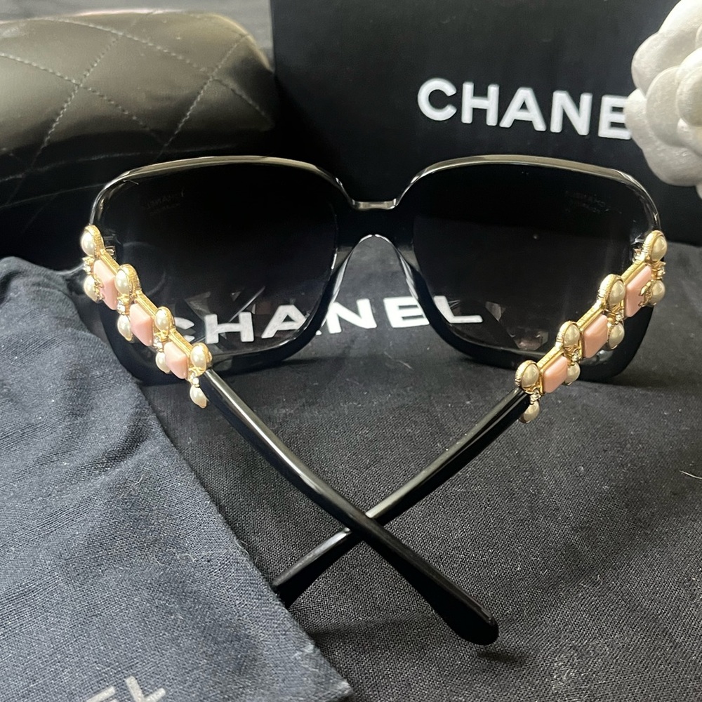 CHANEL Pearl Bijou Polarized Sunglasses